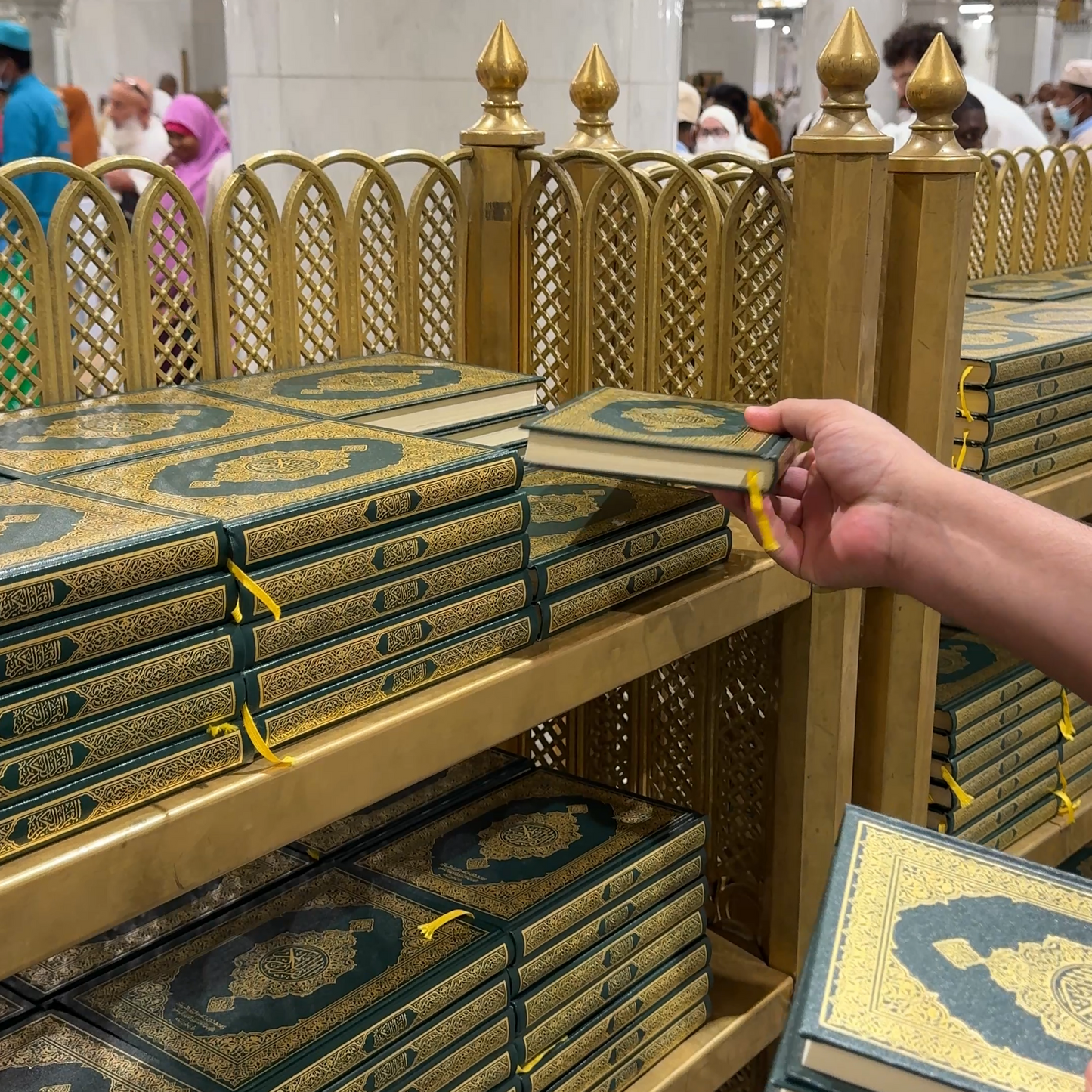 Distribute Qurans in Makkah & Madinah.
