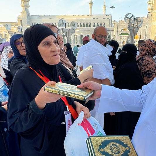 Distribute Qurans in Makkah & Madinah.